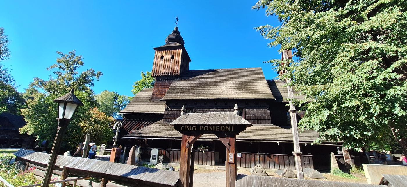 Drevený kostol vo Valašskom múzeu v prírode v Rožnove