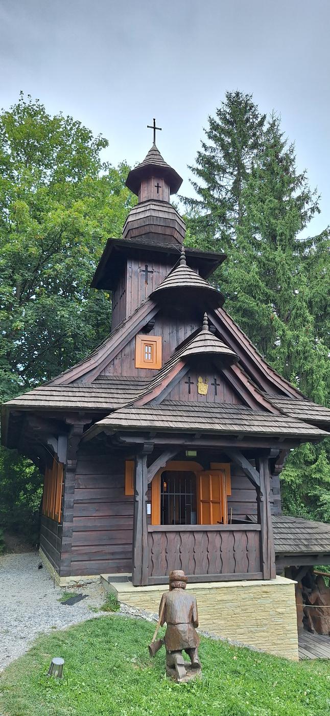 Drevená kaplnka vo Velkých Karloviciach
